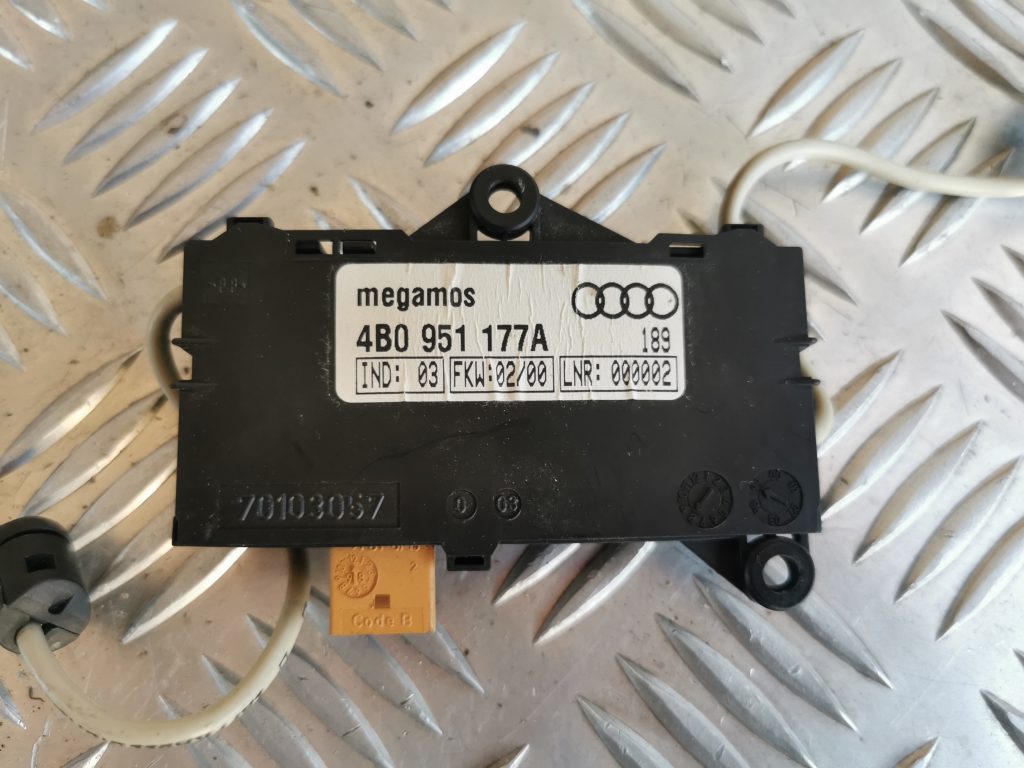 Signalizācijas vadības bloks priekš AUDI A6 1998 3 Signalizācijas vadības bloks priekš AUDI A6 1998