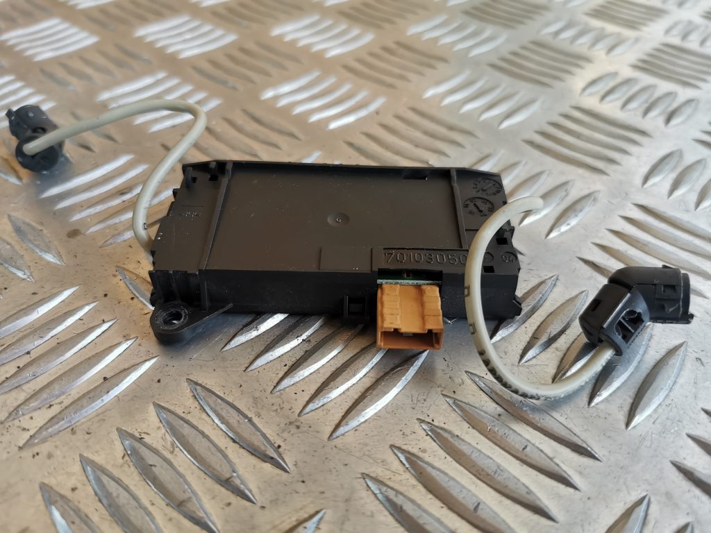 Signalizācijas vadības bloks priekš AUDI A6 1998 2 Signalizācijas vadības bloks priekš AUDI A6 1998