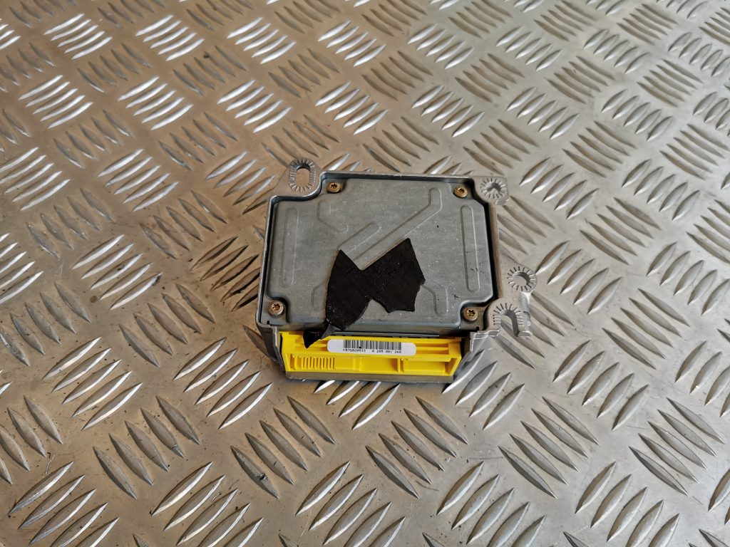 Drošības spilvena vadības bloks priekš AUDI A6 1998 1 Drošības spilvena vadības bloks priekš AUDI A6 1998