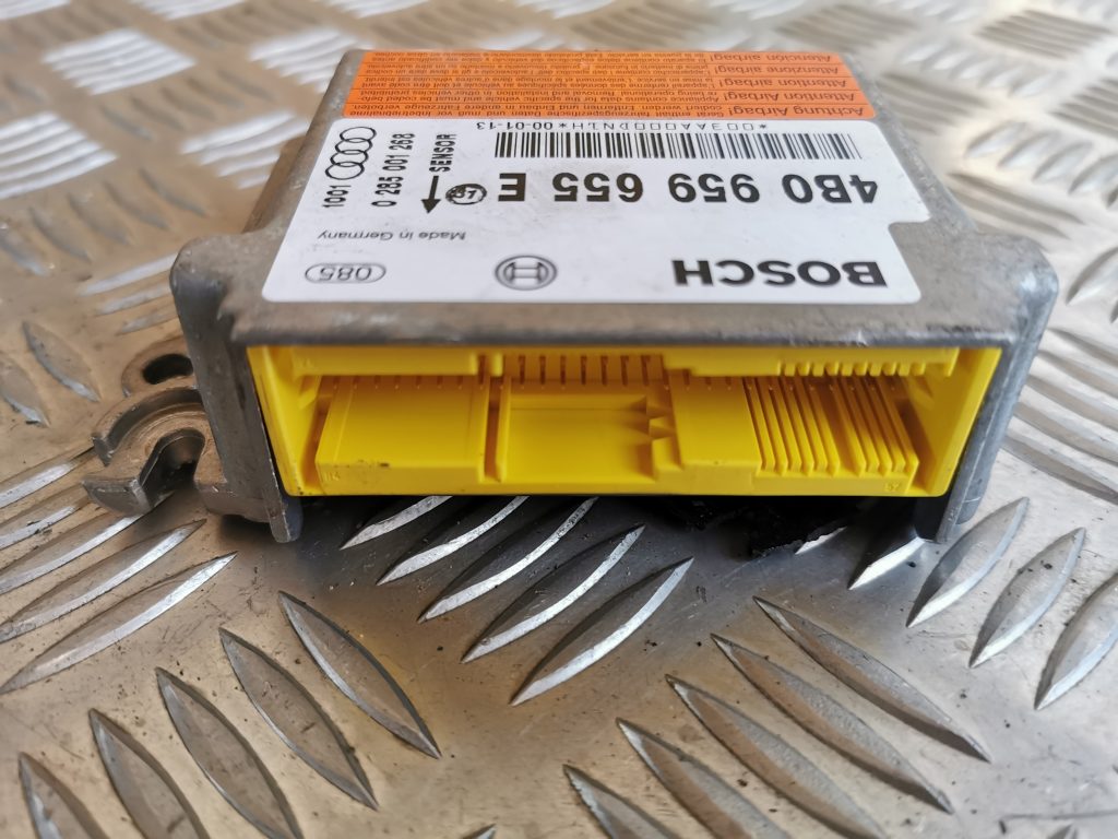 Drošības spilvena vadības bloks priekš AUDI A6 1998 3 Drošības spilvena vadības bloks priekš AUDI A6 1998