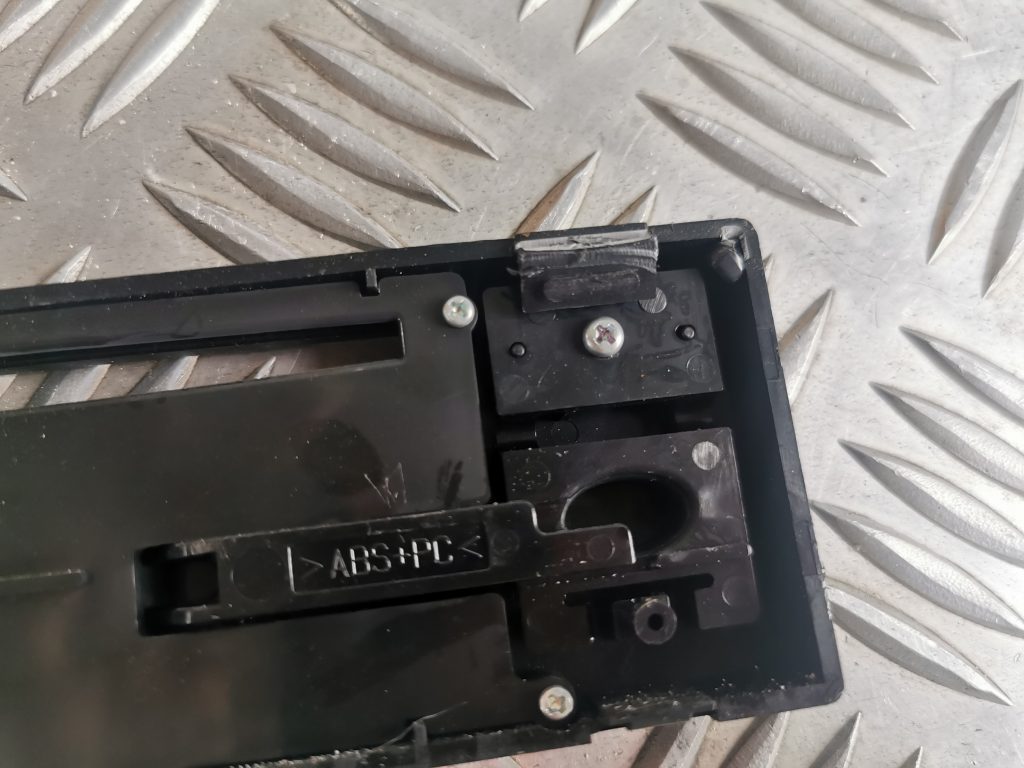 Automašīnas radio dekoratīva uzlika priekš LAND ROVER FREELANDER 2007 3 Automašīnas radio dekoratīva uzlika priekš LAND ROVER FREELANDER 2007