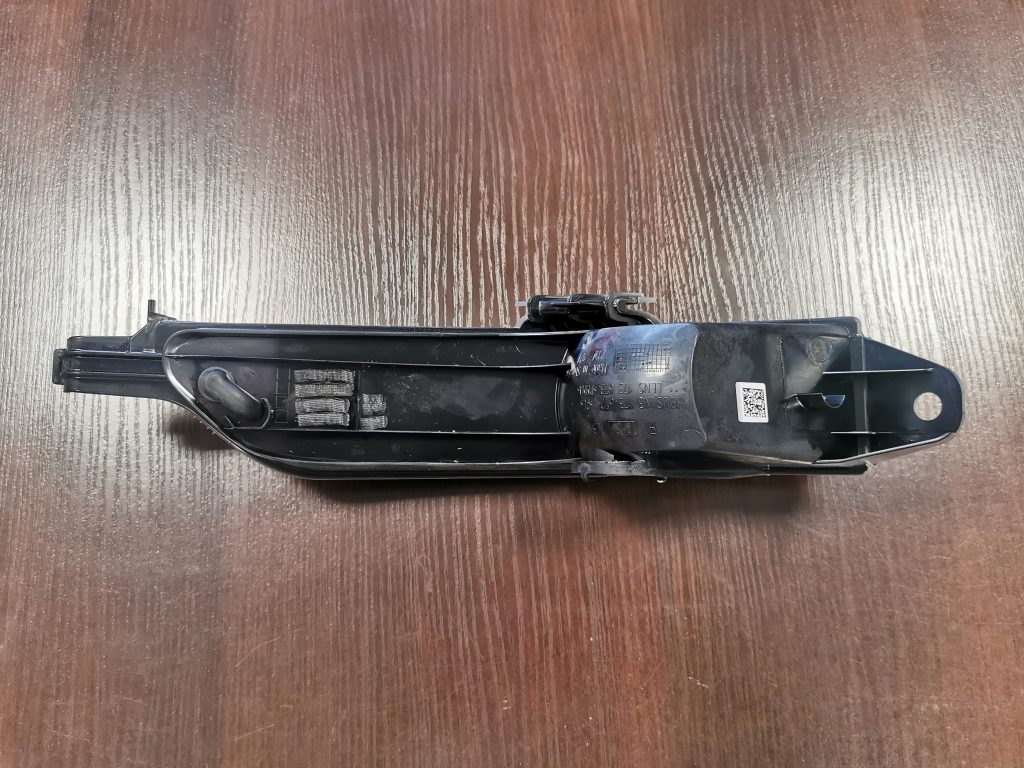 Aizmugurējais atstarotājs priekš VW Toureg 2010-2014 4 Aizmugurējais atstarotājs priekš VW Toureg 2010-2014