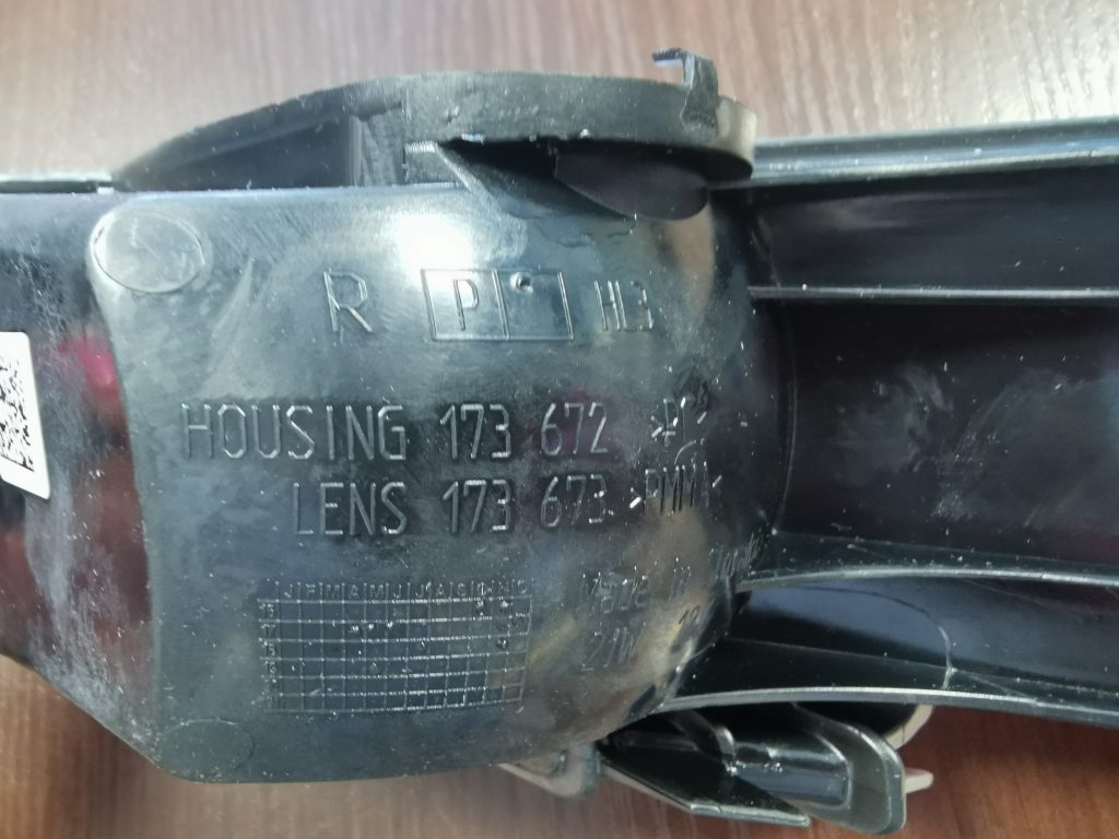 Aizmugurējais atstarotājs priekš VW Toureg 2010-2014 5 Aizmugurējais atstarotājs priekš VW Toureg 2010-2014