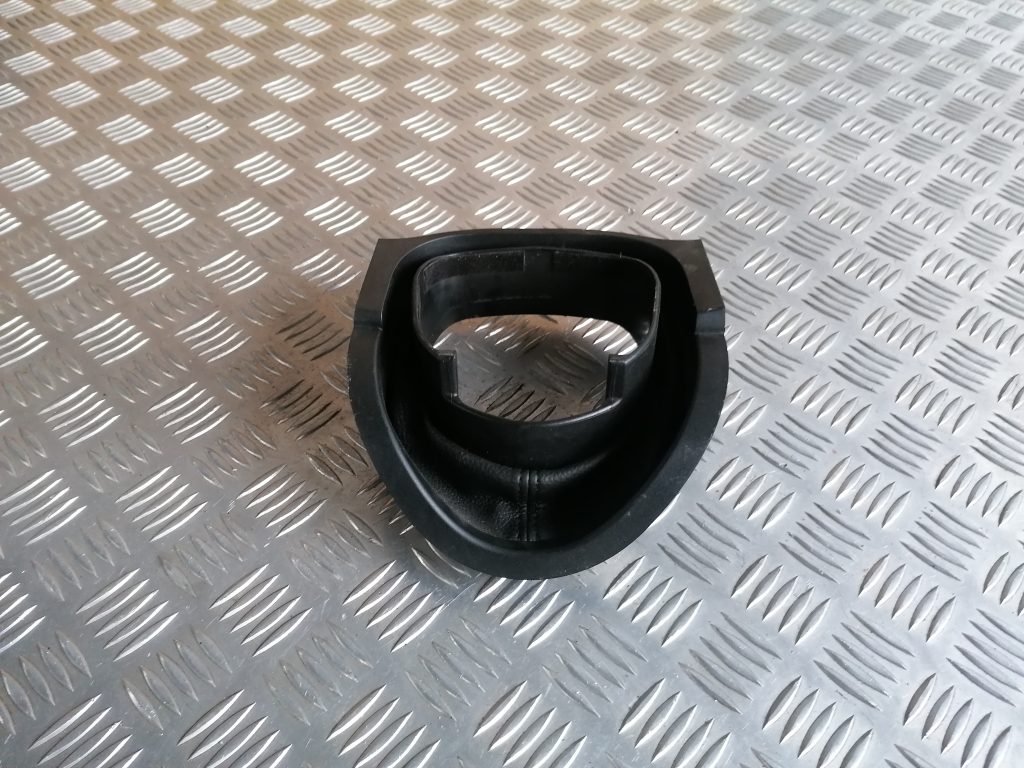 Stūres statnes putekļu aizsargs (salonā) priekš MERCEDES BENZ ML320 2005 BLACK 1 Stūres statnes putekļu aizsargs (salonā) priekš MERCEDES BENZ ML320 2005 BLACK