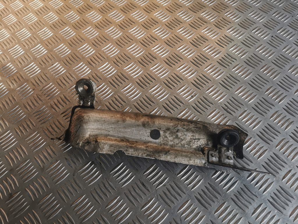 Karstuma aizsargs (mazs) priekš MERCEDES BENZ ML320 2005 BLACK 1 Karstuma aizsargs (mazs) priekš MERCEDES BENZ ML320 2005 BLACK