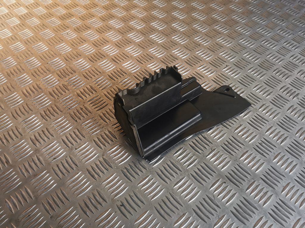 Mantu nodalījums bagāžniekā priekš MERCEDES BENZ ML320 2005 BLACK 1 Mantu nodalījums bagāžniekā priekš MERCEDES BENZ ML320 2005 BLACK