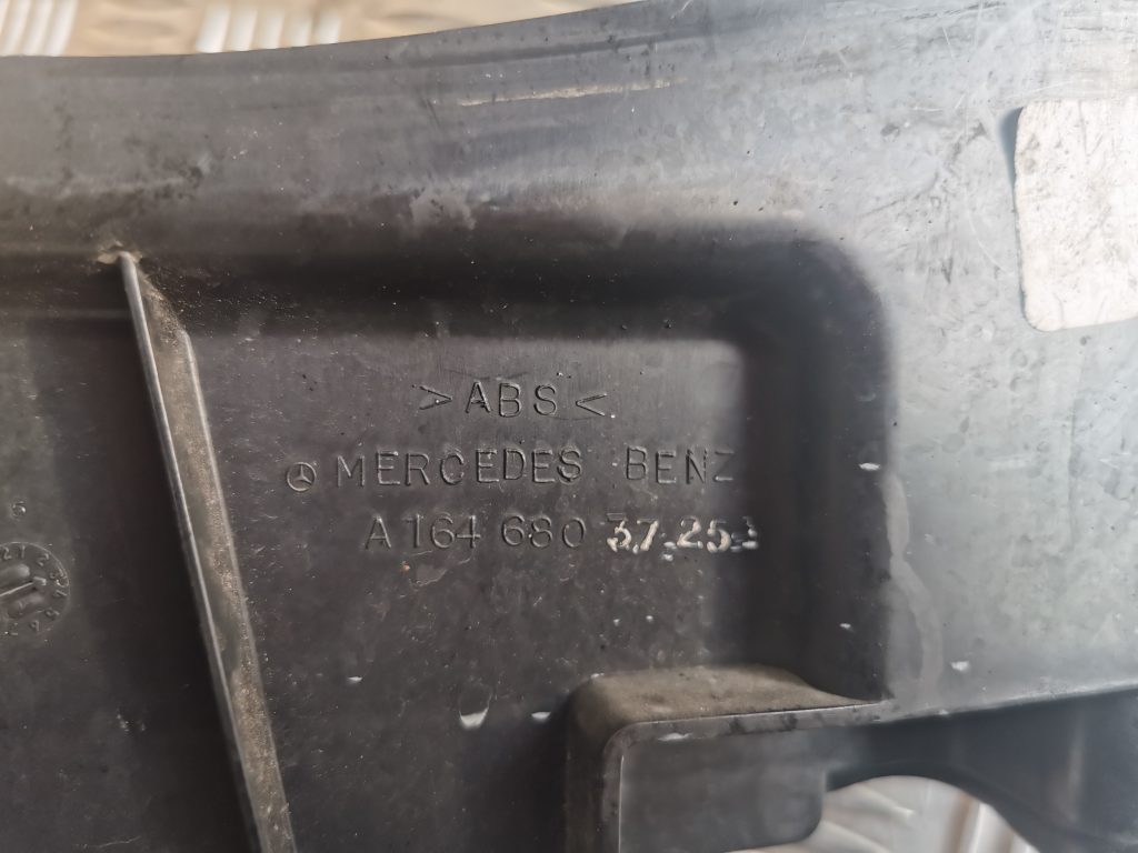 Mantu nodalījums bagāžniekā priekš MERCEDES BENZ ML320 2005 BLACK 3 Mantu nodalījums bagāžniekā priekš MERCEDES BENZ ML320 2005 BLACK