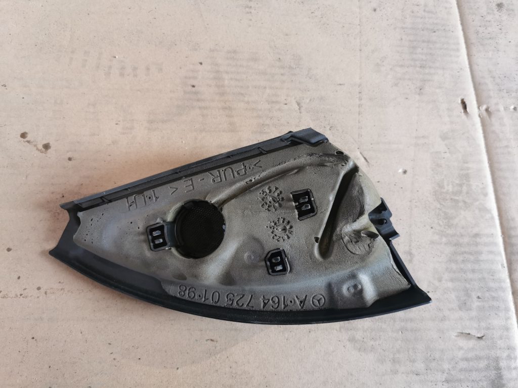 Durvju spoguļa apdares uzlika salonā (bez skaļruņa) priekš MERCEDES BENZ ML320 2005 BLACK 2 Durvju spoguļa apdares uzlika salonā (bez skaļruņa) priekš MERCEDES BENZ ML320 2005 BLACK