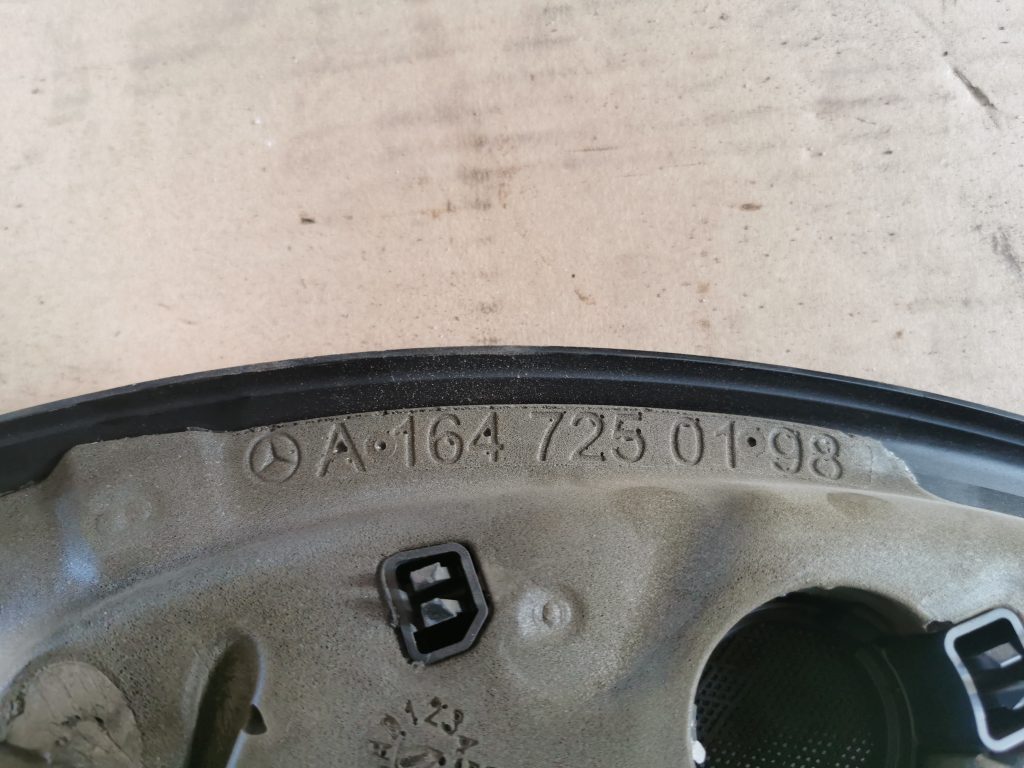 Durvju spoguļa apdares uzlika salonā (bez skaļruņa) priekš MERCEDES BENZ ML320 2005 BLACK 3 Durvju spoguļa apdares uzlika salonā (bez skaļruņa) priekš MERCEDES BENZ ML320 2005 BLACK