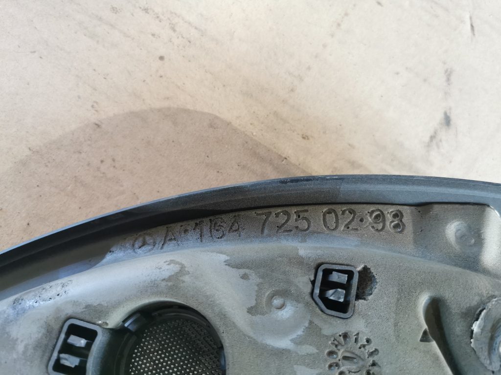 Durvju spoguļa apdares uzlika salonā (bez skaļruņa) priekš MERCEDES BENZ ML320 2005 BLACK 3 Durvju spoguļa apdares uzlika salonā (bez skaļruņa) priekš MERCEDES BENZ ML320 2005 BLACK