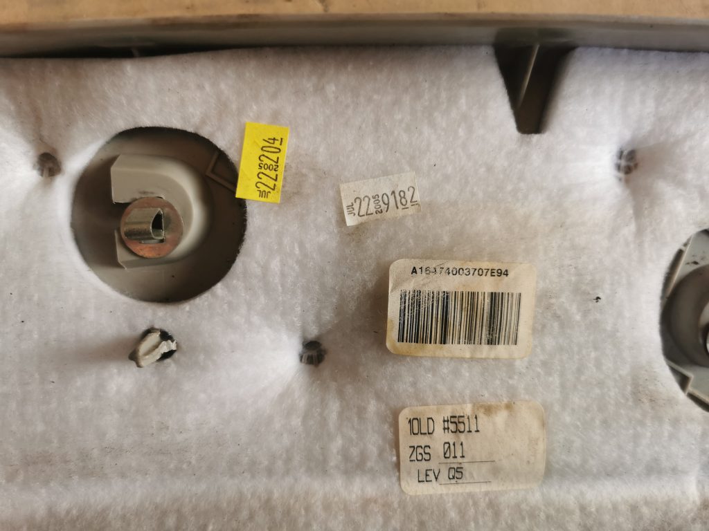 Bagāžnieka vāka apdare priekš MERCEDES BENZ ML320 2005 BLACK 3 Bagāžnieka vāka apdare priekš MERCEDES BENZ ML320 2005 BLACK