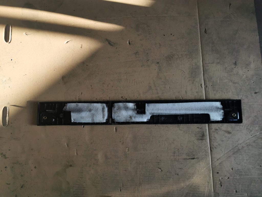 Bagāžnieka grīdas daļa priekš MERCEDES BENZ ML320 2005 BLACK 2 Bagāžnieka grīdas daļa priekš MERCEDES BENZ ML320 2005 BLACK