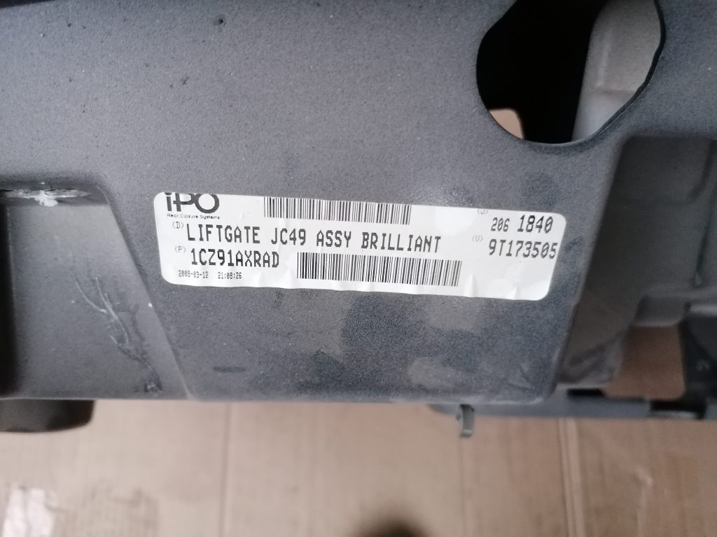 Bagāžnieka vāks priekš DODGE JOURNEY 2008 6 Bagāžnieka vāks priekš DODGE JOURNEY 2008