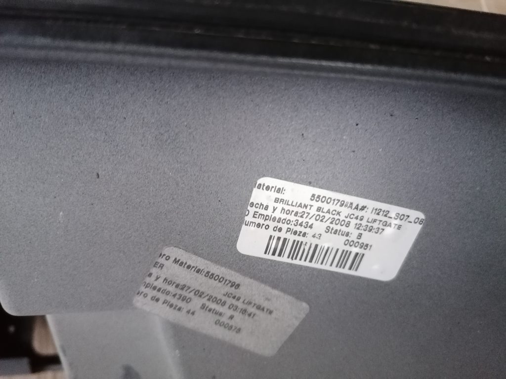 Bagāžnieka vāks priekš DODGE JOURNEY 2008 7 Bagāžnieka vāks priekš DODGE JOURNEY 2008