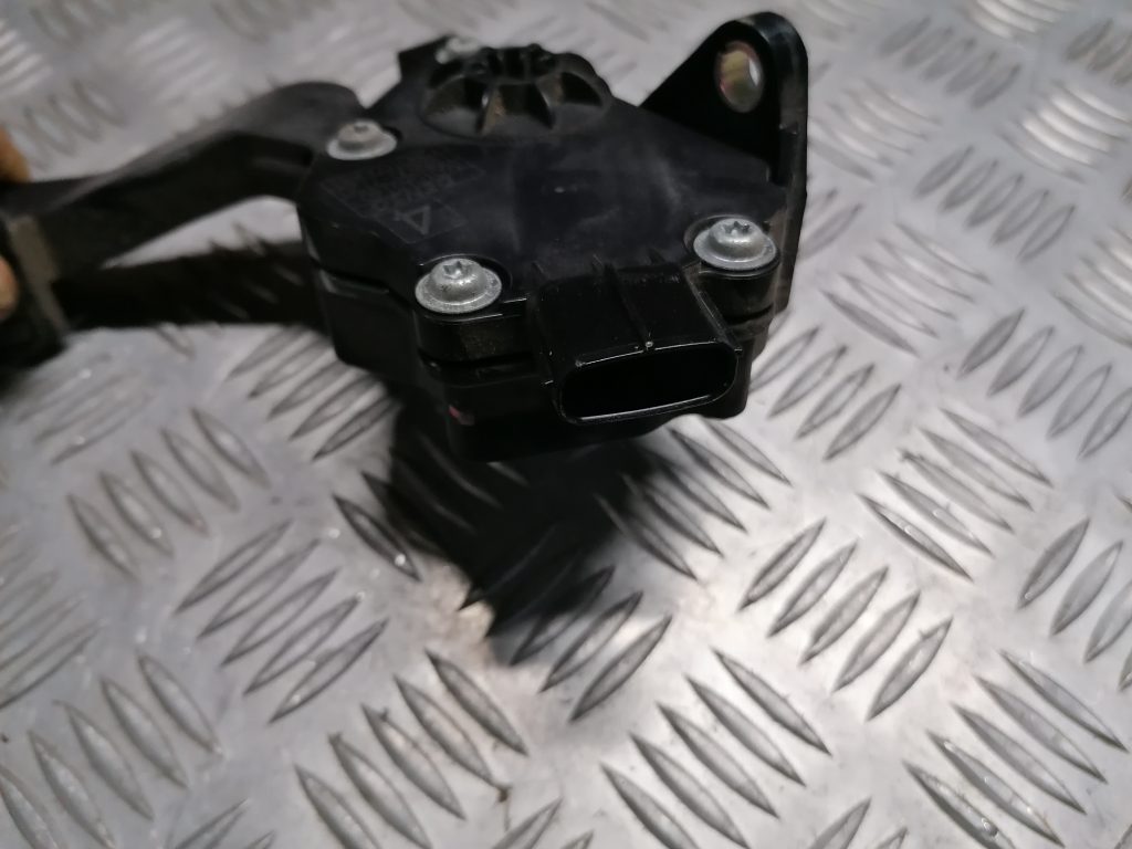 Gāzes pedālis priekš SUBARU LEGACY 2011 3 Gāzes pedālis priekš SUBARU LEGACY 2011