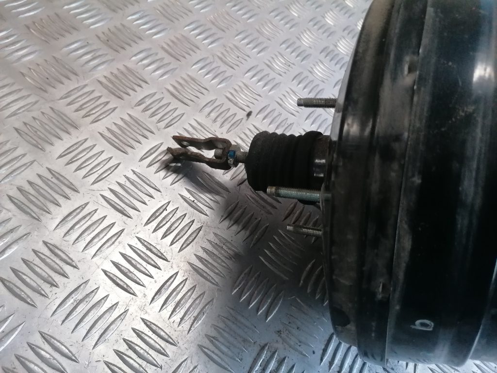 Bremžu pastiprinātāja galvenais cilindrs priekš SUBARU LEGACY 2011 4 Bremžu pastiprinātāja galvenais cilindrs priekš SUBARU LEGACY 2011