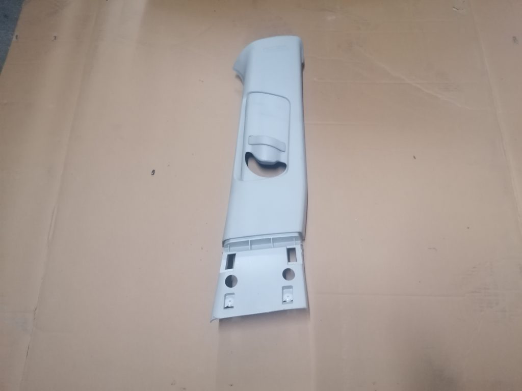 Vidējas salona statnes apdare priekš SUBARU LEGACY 2011 1 Vidējas salona statnes apdare priekš SUBARU LEGACY 2011