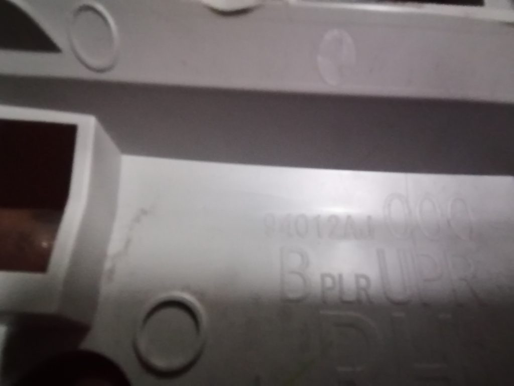 Vidējas salona statnes apdare priekš SUBARU LEGACY 2011 4 Vidējas salona statnes apdare priekš SUBARU LEGACY 2011