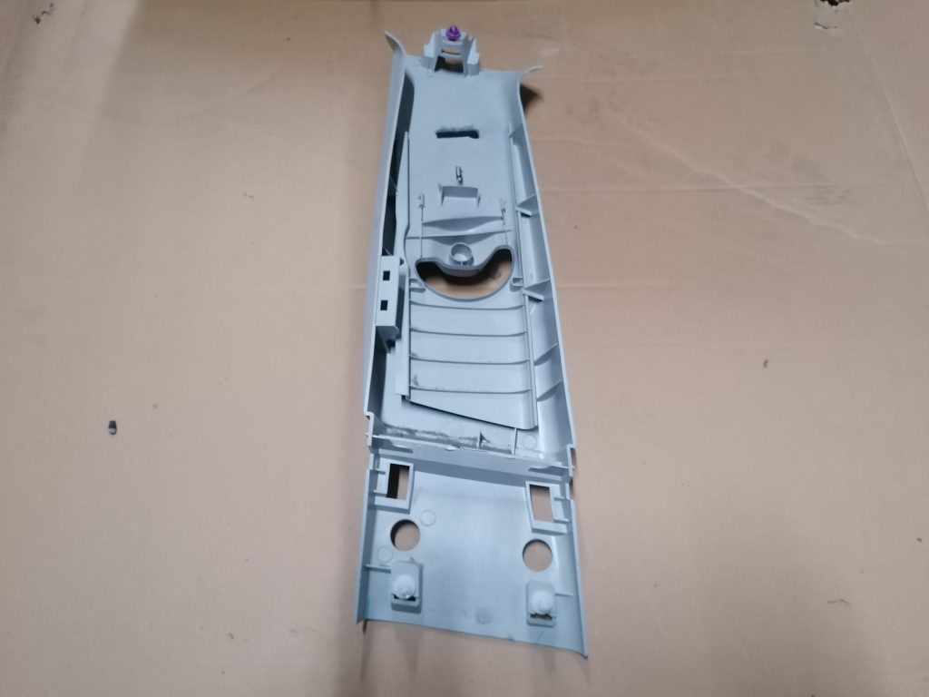 Vidējas salona statnes apdare priekš SUBARU LEGACY 2011 2 Vidējas salona statnes apdare priekš SUBARU LEGACY 2011