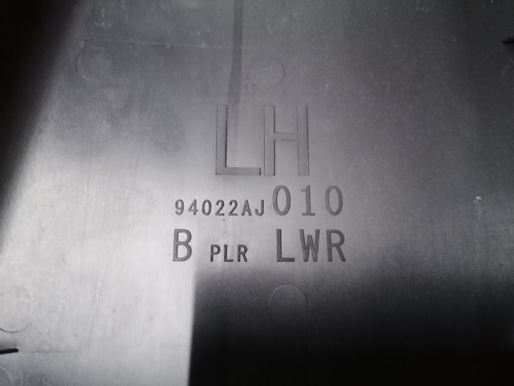 Vidējas salona statnes apdare priekš SUBARU LEGACY 2011