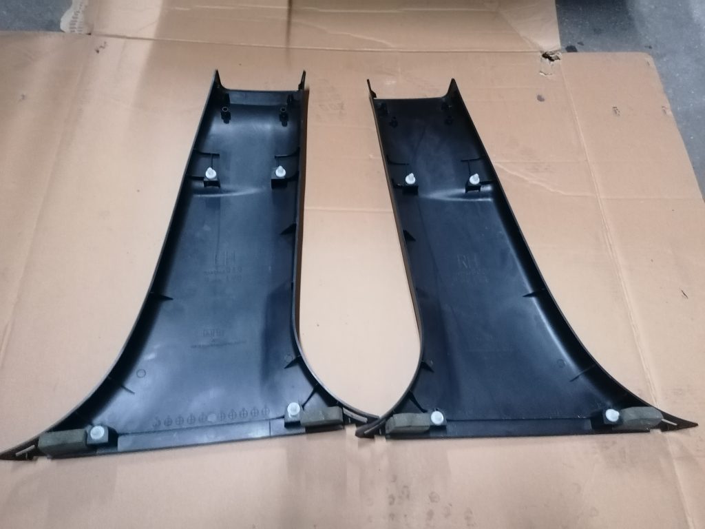 Vidējas salona statnes apdare priekš SUBARU LEGACY 2011