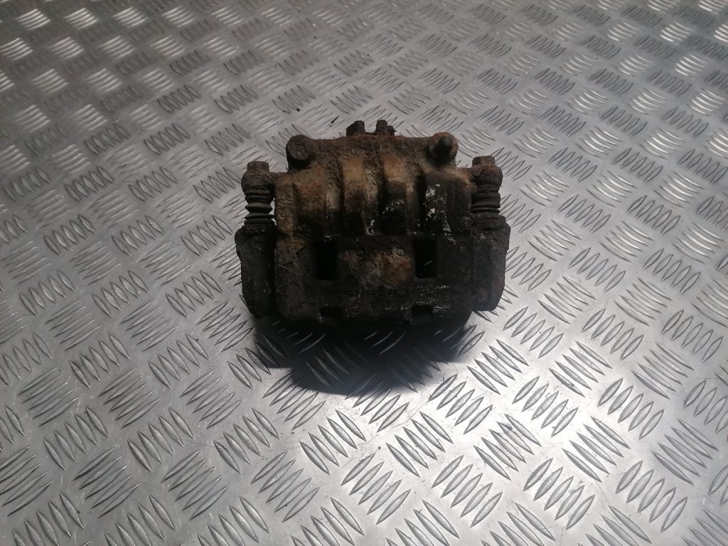 Priekšējais kreisais suports priekš SUBARU LEGACY 2011 1 Priekšējais kreisais suports priekš SUBARU LEGACY 2011