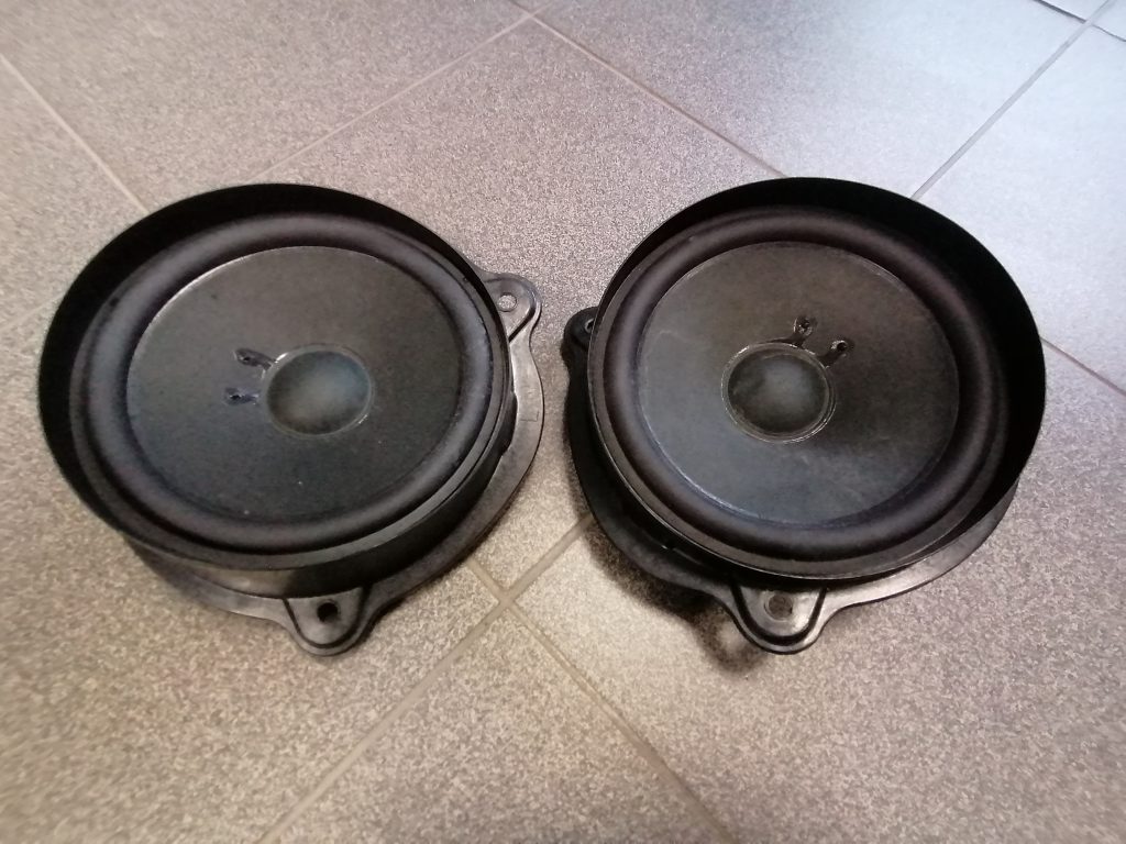 Skaļrunis (Sabvūferis) priekš MERCEDES BENZ CLS 320 2005 1 Skaļrunis (Sabvūferis) priekš MERCEDES BENZ CLS 320 2005