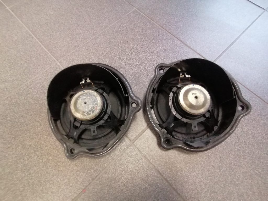 Skaļrunis (Sabvūferis) priekš MERCEDES BENZ CLS 320 2005 6 Skaļrunis (Sabvūferis) priekš MERCEDES BENZ CLS 320 2005