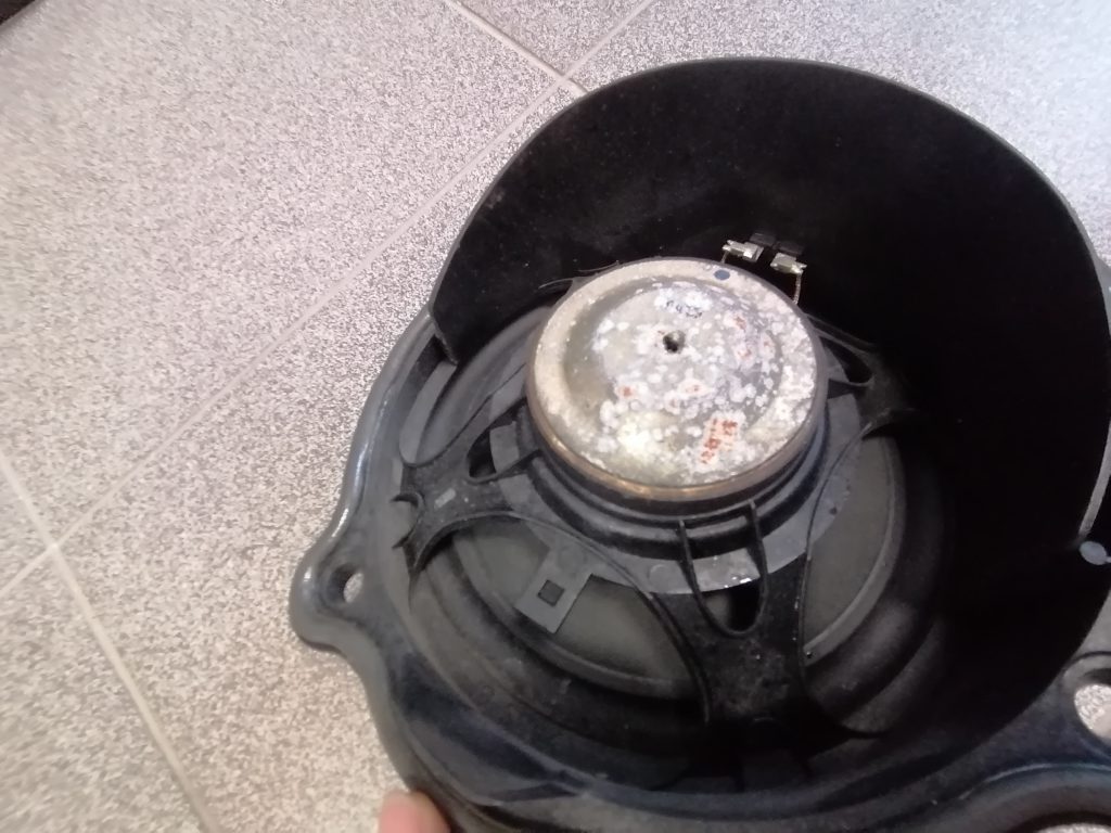 Skaļrunis (Sabvūferis) priekš MERCEDES BENZ CLS 320 2005 5 Skaļrunis (Sabvūferis) priekš MERCEDES BENZ CLS 320 2005