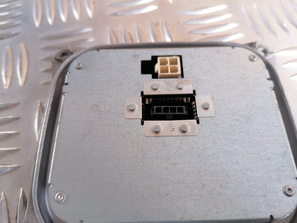 Ksenona vadības bloks priekš BMW 318D E91 2008 TOURING 4 Ksenona vadības bloks priekš BMW 318D E91 2008 TOURING