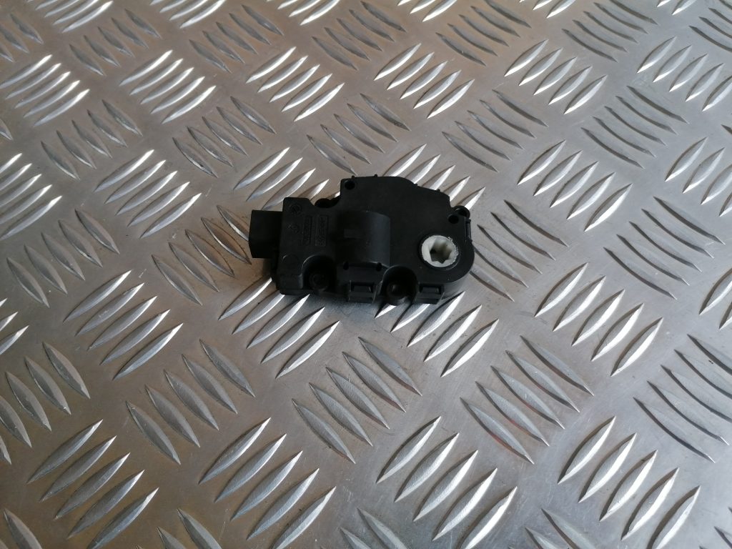 Apsildes sistēmas aktuators priekš BMW 1 E87 2009 WHITE 1 Apsildes sistēmas aktuators priekš BMW 1 E87 2009 WHITE