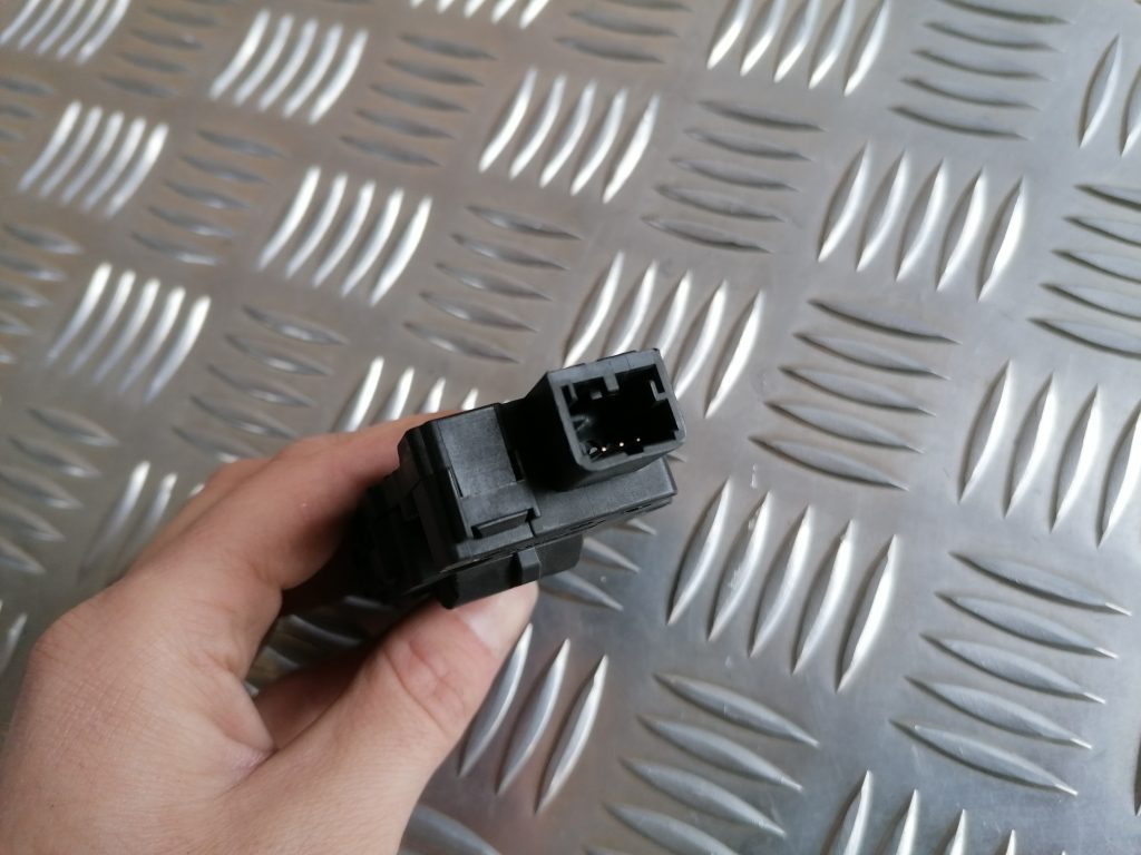 Apsildes sistēmas aktuators priekš BMW 1 E87 2009 WHITE 4 Apsildes sistēmas aktuators priekš BMW 1 E87 2009 WHITE