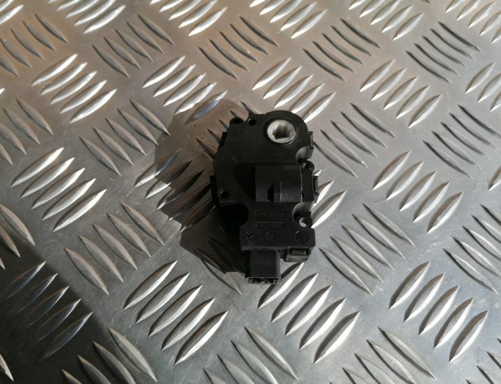 Apsildes sistēmas aktuators priekš BMW 1 E87 2009 WHITE 3 Apsildes sistēmas aktuators priekš BMW 1 E87 2009 WHITE