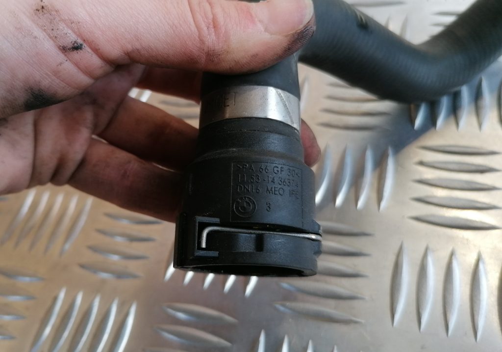 Dzesēšanas caurule priekš BMW 1 E87 2009 WHITE 2 Dzesēšanas caurule priekš BMW 1 E87 2009 WHITE