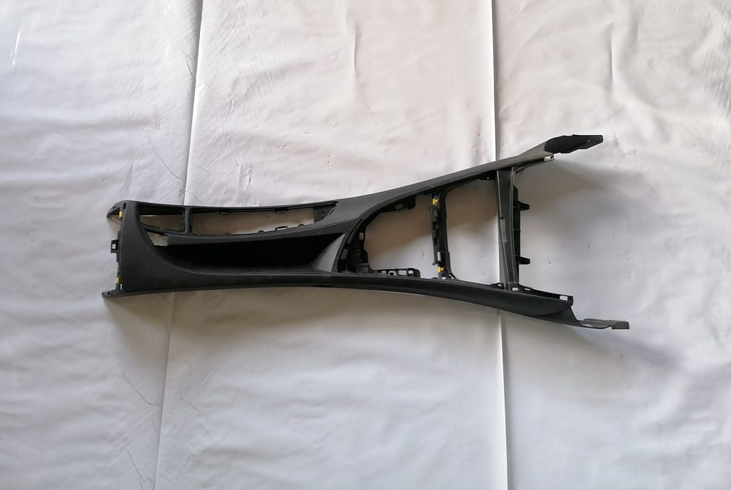 Centrālās konsoles apdares lielākā daļa priekš BMW 1 E87 2009 WHITE 1 Centrālās konsoles apdares lielākā daļa priekš BMW 1 E87 2009 WHITE