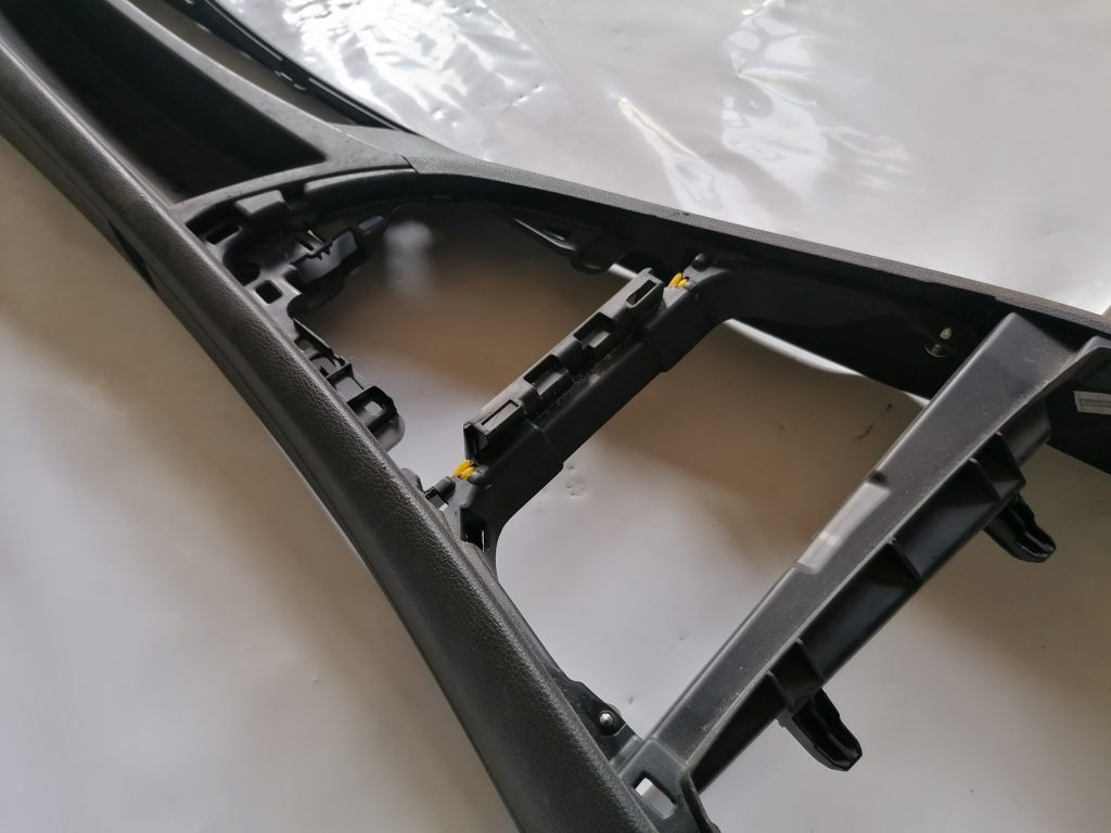 Centrālās konsoles apdares lielākā daļa priekš BMW 1 E87 2009 WHITE 3 Centrālās konsoles apdares lielākā daļa priekš BMW 1 E87 2009 WHITE