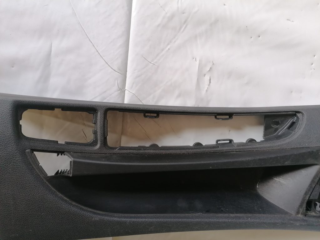 Centrālās konsoles apdares lielākā daļa priekš BMW 1 E87 2009 WHITE 6 Centrālās konsoles apdares lielākā daļa priekš BMW 1 E87 2009 WHITE