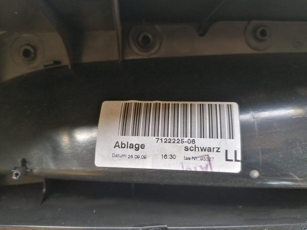 Centrālās konsoles apdares lielākā daļa priekš BMW 1 E87 2009 WHITE 7 Centrālās konsoles apdares lielākā daļa priekš BMW 1 E87 2009 WHITE