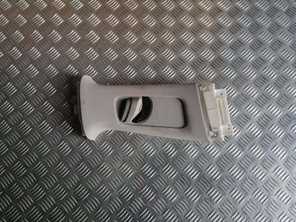 Vidējas salona statnes apdare priekš LEXUS IS250 2007 1 Vidējas salona statnes apdare priekš LEXUS IS250 2007