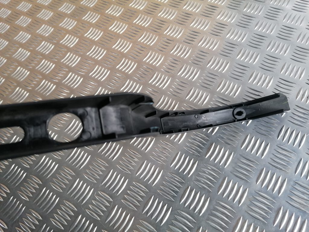 Bagažnieka eņģes uzlika priekš LEXUS IS250 2007 3 Bagažnieka eņģes uzlika priekš LEXUS IS250 2007