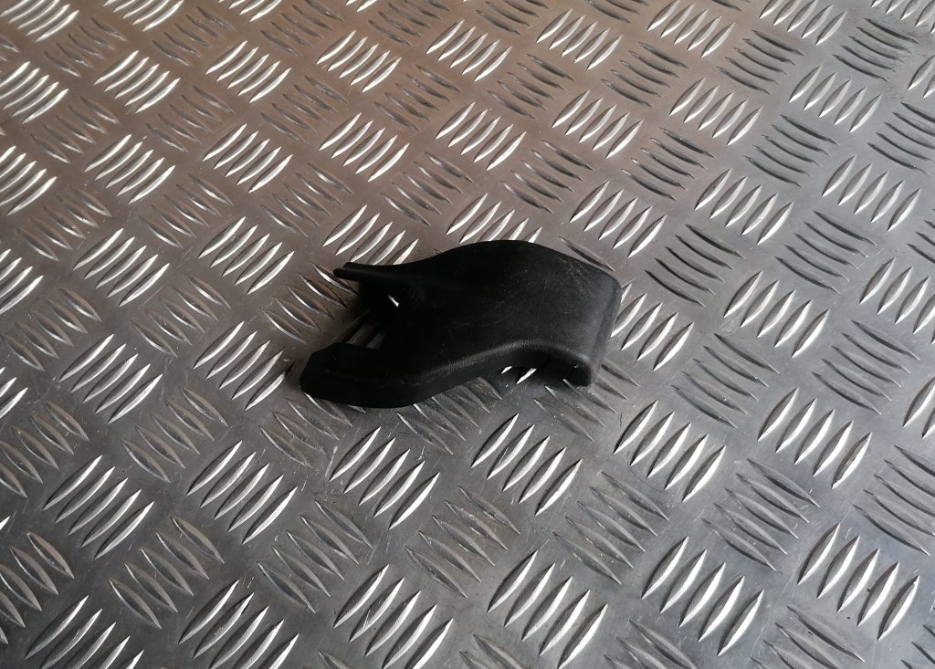 Priekšējā kreisā sēdekļa sliežu apdare priekš LEXUS IS250 2007 1 Priekšējā kreisā sēdekļa sliežu apdare priekš LEXUS IS250 2007