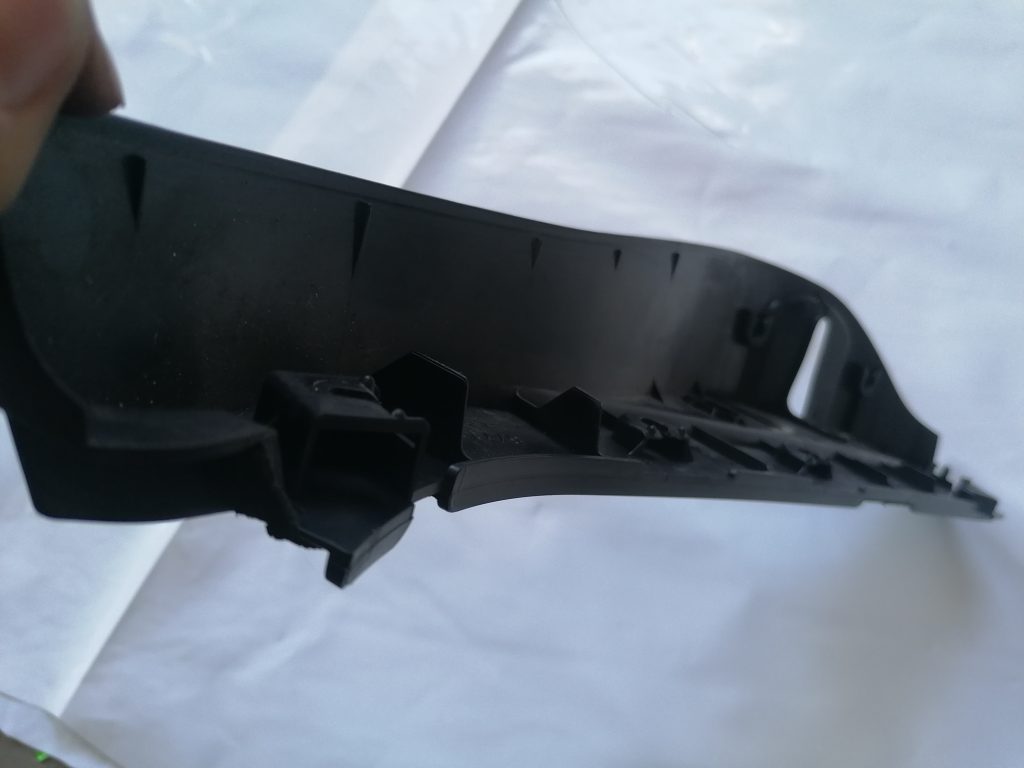 Priekšējo labo durvju apdare priekš LEXUS IS250 2007