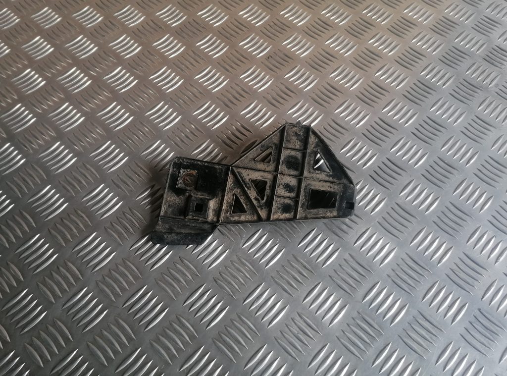 Aizmugurēja bufera kronšteins priekš LEXUS IS250 2007 1 Aizmugurēja bufera kronšteins priekš LEXUS IS250 2007