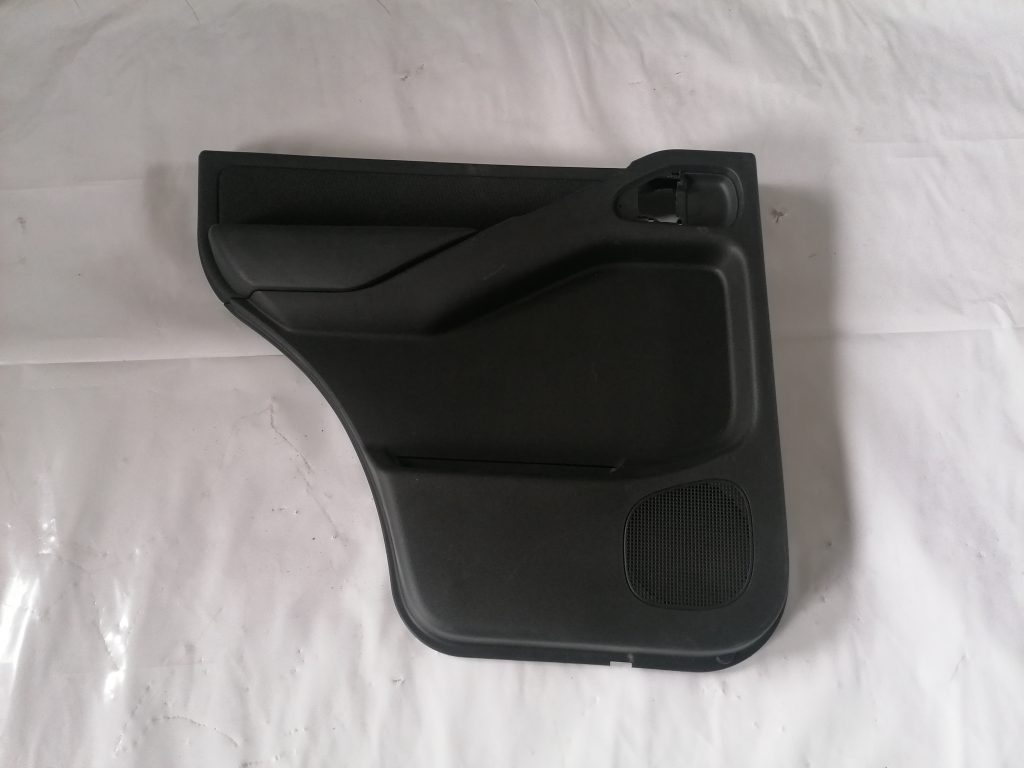 Aizmugurējo kreiso durvju apdare priekš NISSAN PATHFINDER 2006