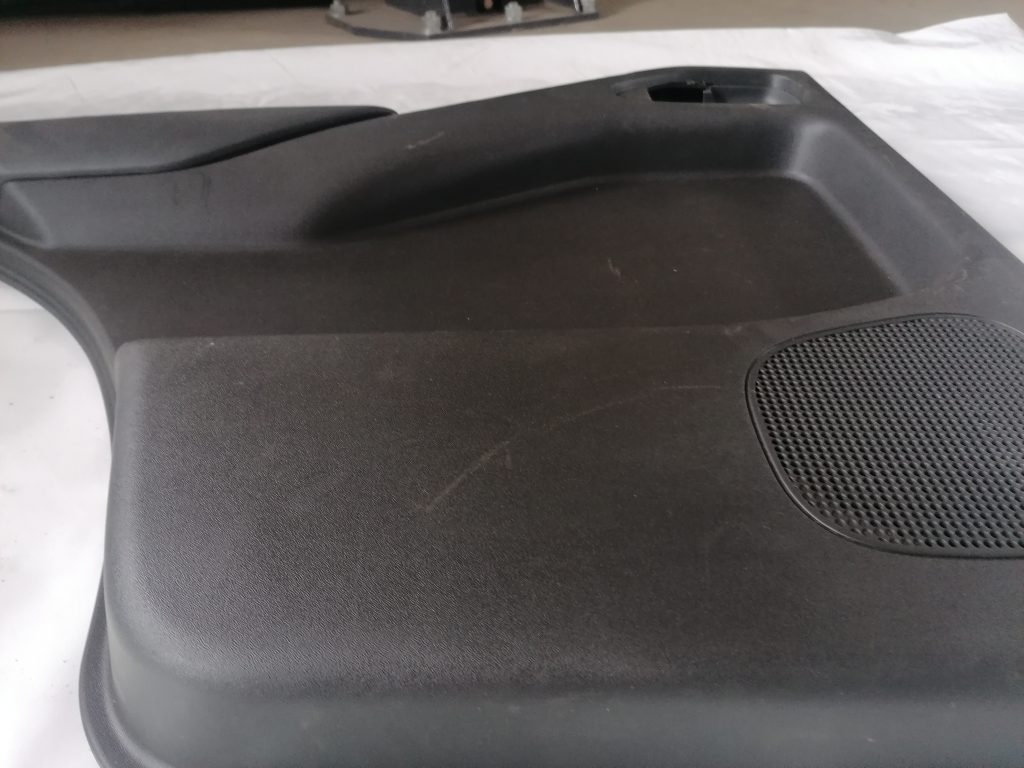 Aizmugurējo kreiso durvju apdare priekš NISSAN PATHFINDER 2006