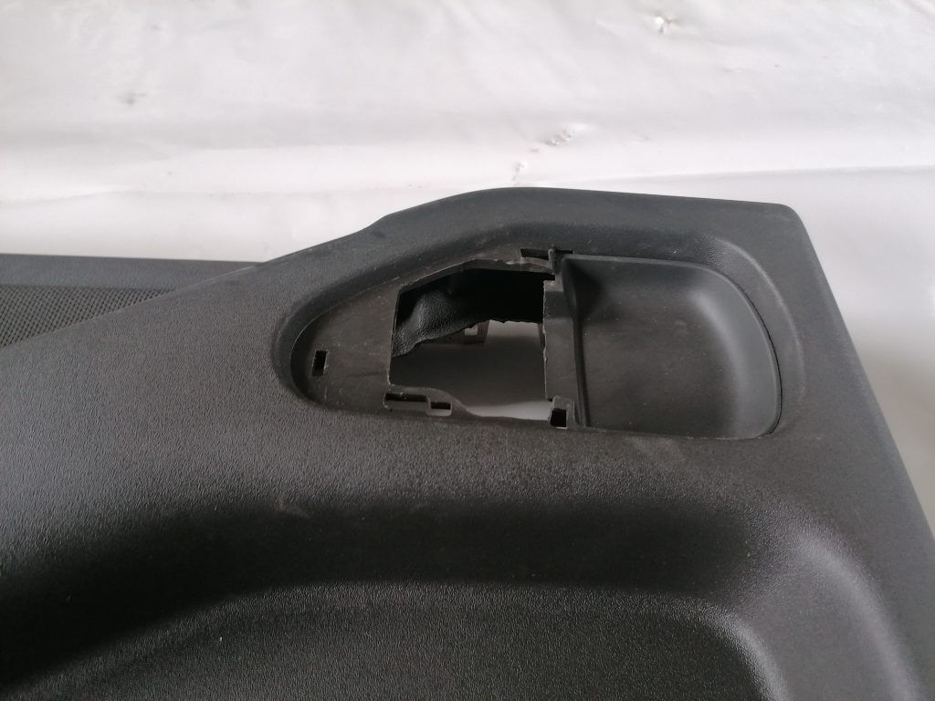 Aizmugurējo kreiso durvju apdare priekš NISSAN PATHFINDER 2006