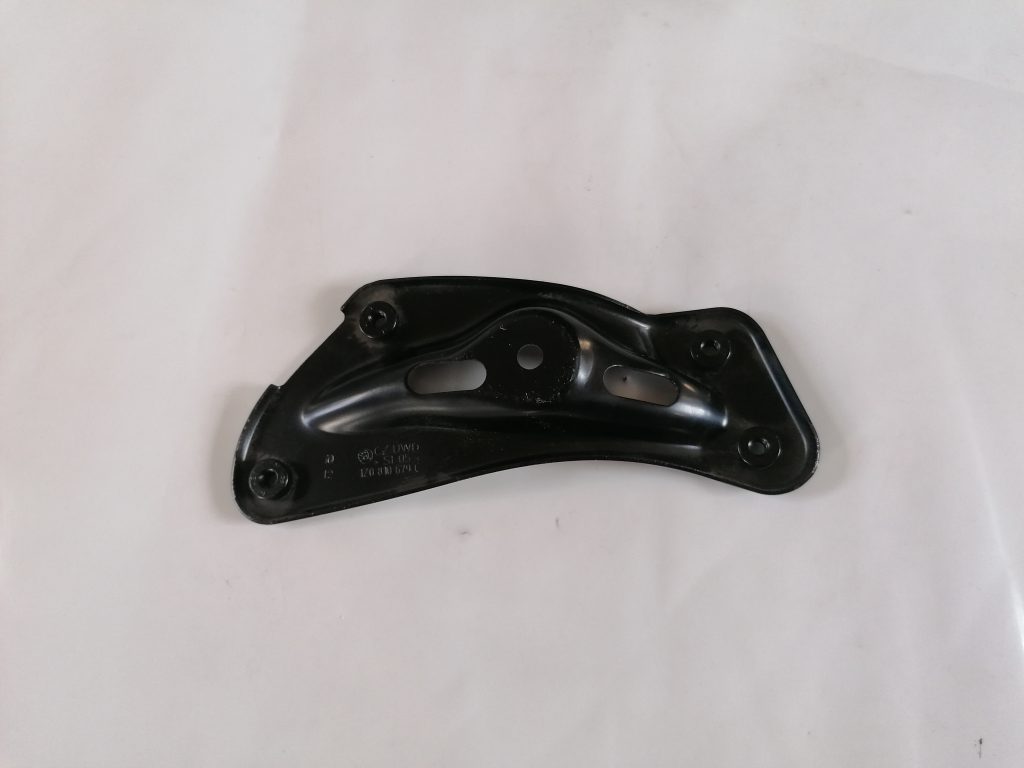 Priekšējā spārna un bufera stiprinājums priekš ŠKODA OCTAVIA 2006 2 Priekšējā spārna un bufera stiprinājums priekš ŠKODA OCTAVIA 2006