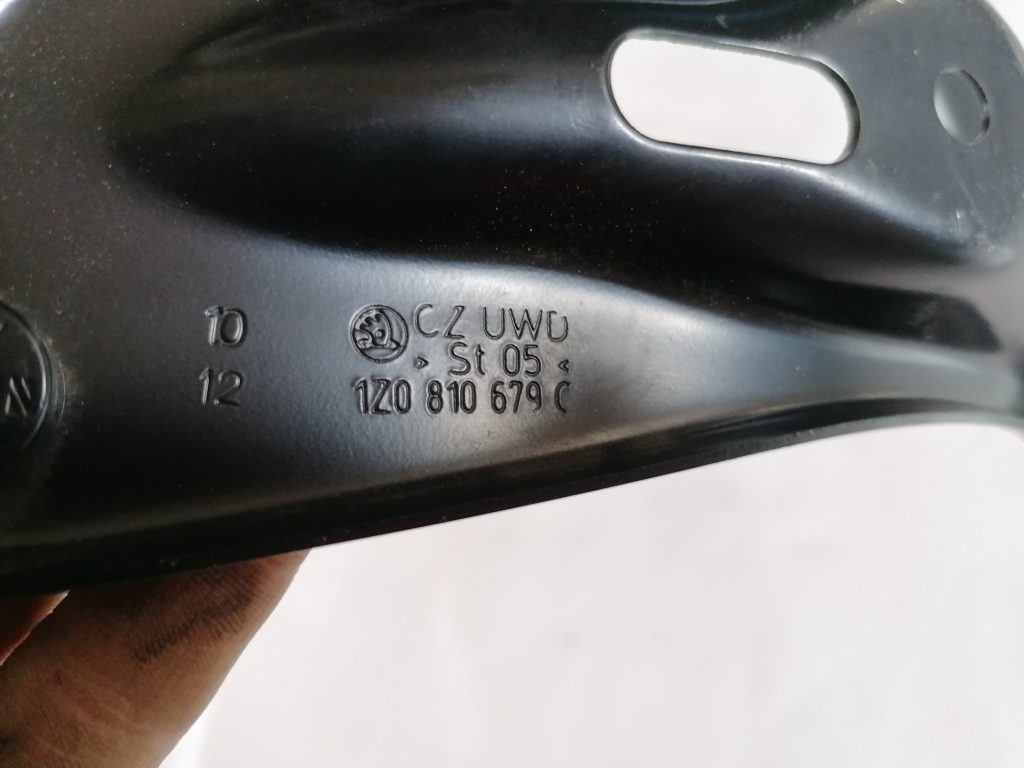 Priekšējā spārna un bufera stiprinājums priekš ŠKODA OCTAVIA 2006 3 Priekšējā spārna un bufera stiprinājums priekš ŠKODA OCTAVIA 2006