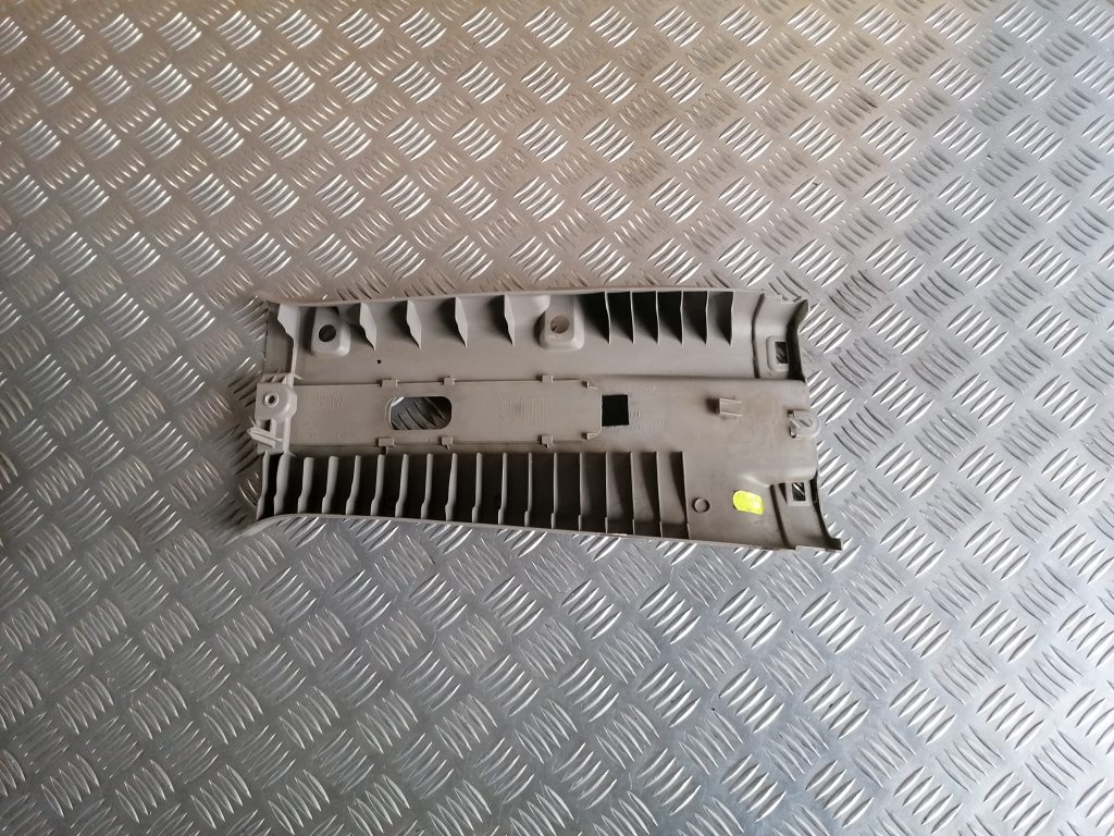 Vidējas salona statnes apdare priekš NISSAN PATHFINDER 2006 2 Vidējas salona statnes apdare priekš NISSAN PATHFINDER 2006