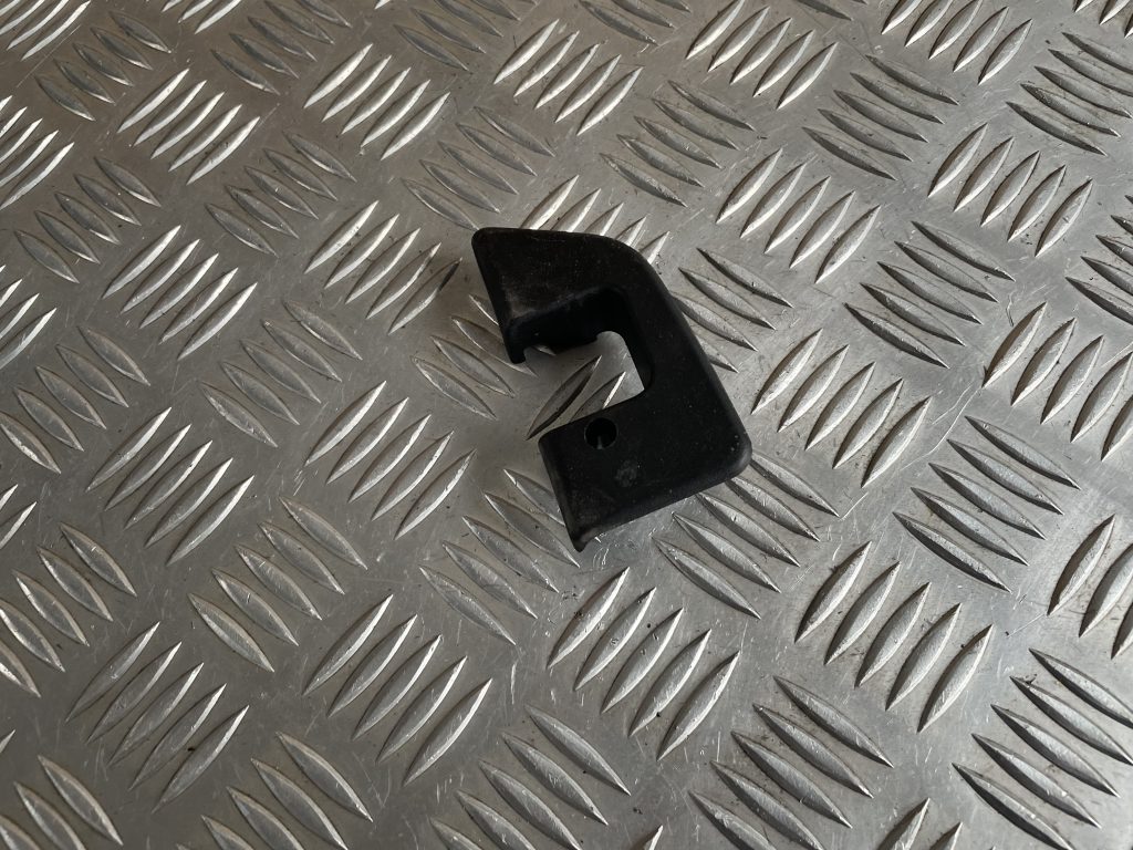 Aizmugurējo kreiso durvju apdare priekš MERCEDES BENZ CLS 320 2005 1 Aizmugurējo kreiso durvju apdare priekš MERCEDES BENZ CLS 320 2005